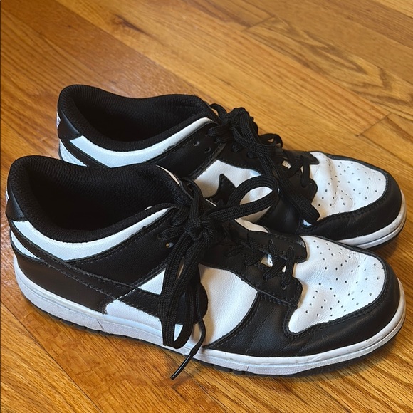 Nike Low Dunks Size 7Y fits women’s 8.5 - Picture 1 of 6